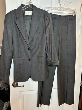 EUC ARCH THE Women’s Charcoal Two-Piece Suit Blazer & Trousers size 36